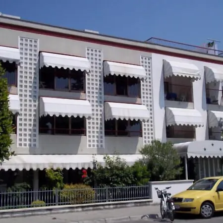 Meuble Patrizia 3* Градо